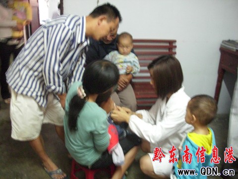 ��ɽ�f����ͯ�����M(f��i)�ӷN�������磨�D��