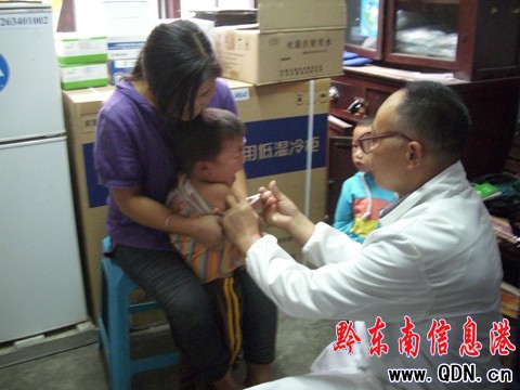 ��ɽ�f����ͯ�����M(f��i)�ӷN�������磨�D��