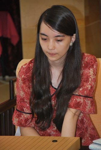 組圖:兵圣杯圍棋戰 混血美女素顏亮相如仙子