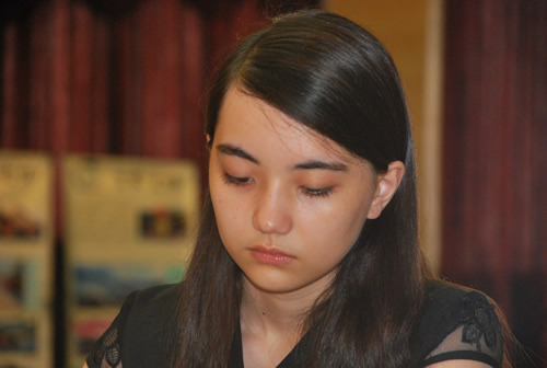 組圖:兵圣杯圍棋戰 混血美女素顏亮相如仙子