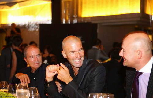 組圖:齊達內造訪上海灘 周迅陪同陶喆獻唱