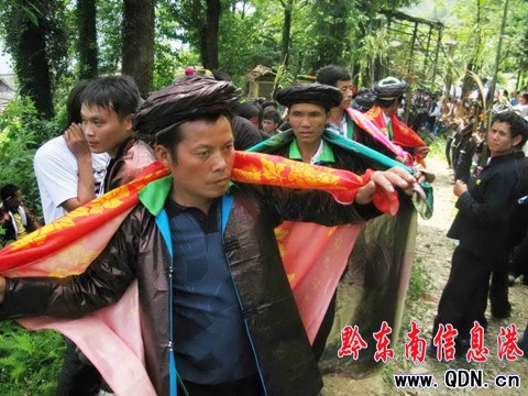 從江苗胞喜過“新米節”(組圖)