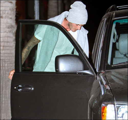 小貝背辣妹赴按摩院按摩女抱怨給錢太少(圖)