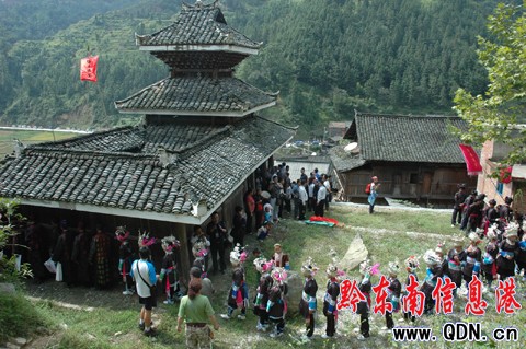 �f������Ⱥ���R����ƽ�o���ŮӢ���_�����D��