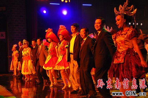 鎮遠劇場開演 首演大型歌舞史詩《古韻鎮遠》