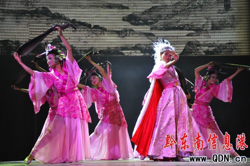 鎮遠劇場開演 首演大型歌舞史詩《古韻鎮遠》