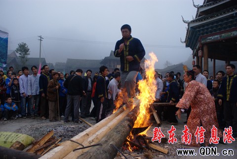 百年的集體婚禮在原生態藝術節揭開神秘面紗(圖)