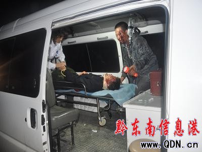 高速公路兩車相撞2人被困 岑鞏消防成功施救(圖)