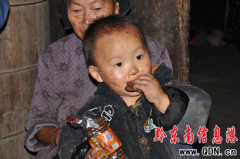 兩留守兒童半年未能吃上一餐肉報道引起讀者關注