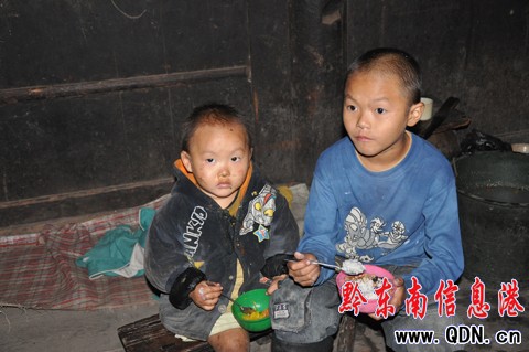 兩留守兒童半年未能吃上一餐肉報道引起讀者關注