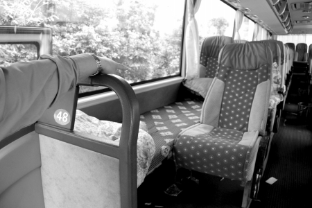 高速路服務區 大巴司機“侮辱”女乘客(組圖)