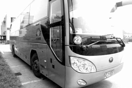 高速路服務區 大巴司機“侮辱”女乘客(組圖)