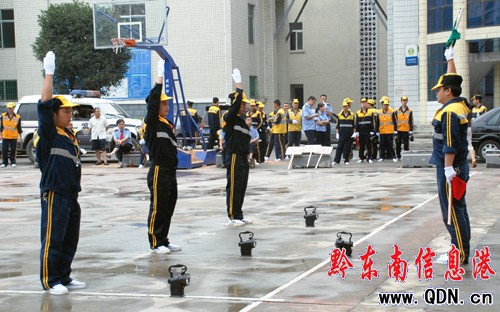 凱里火車站14名調車員開展信號業務比賽(圖)