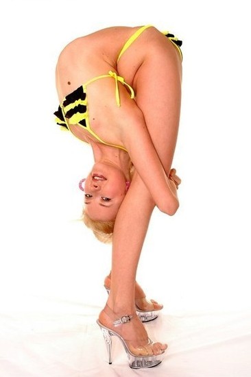 組圖:藝術體操女孩成“世界最柔軟女人”