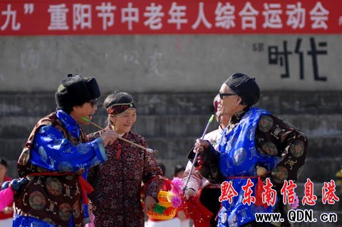 丹寨:九月舞動夕陽紅(組圖)