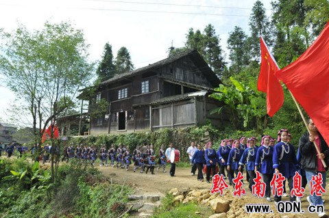 100個侗寨群眾匯聚云霧山比智慧 唱侗歌看斗牛