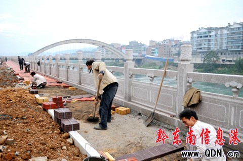 岑鞏縣城市基礎建設如火如荼(圖)