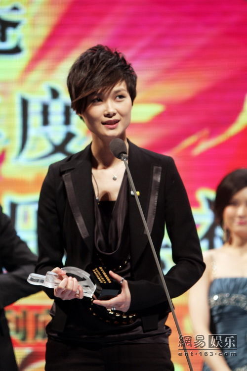 成立工作室做全方位藝人 李宇春不走了(圖)