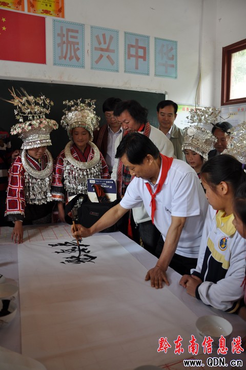 �ǖ|��ˇ�gϣ���WУ��ٛ�߽��ƃxʽ�ڄ����e��