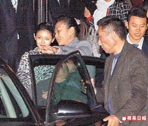 ��S���QŮ������2�¼���С�� ��ĸٝ��S�н��B(y��ng)