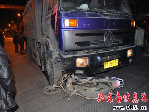 兩車相撞兩人被困 三穗消防火速出動成功救援