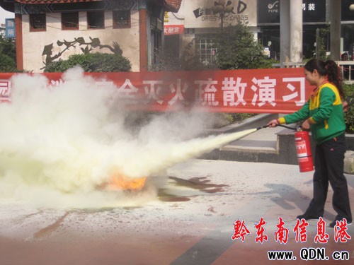 警報聲響沸騰一條街 原是幼兒園做消防演習(圖)