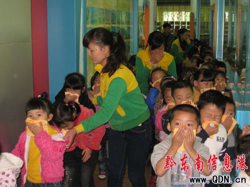 警報聲響沸騰一條街 原是幼兒園做消防演習(圖)