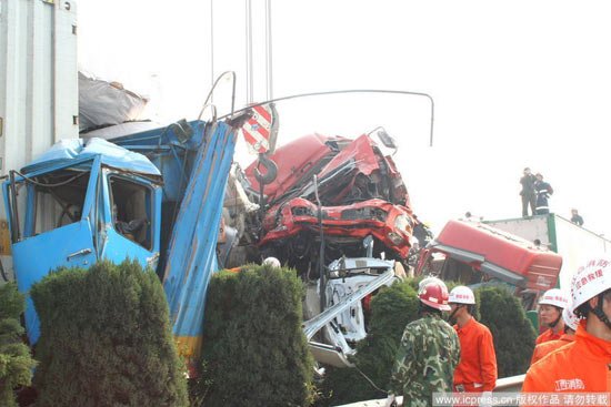滬昆高速江西段發生7起交通事故致12死13傷