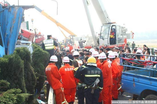 滬昆高速江西段發生7起交通事故致12死13傷