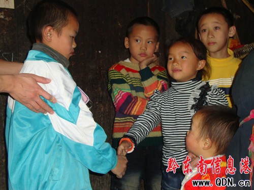 三奶孫遭遇引關注 凱里好心人獻愛心(組圖)