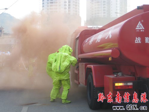 我州消防隊開展大演習 盡顯鐵軍本色(圖)