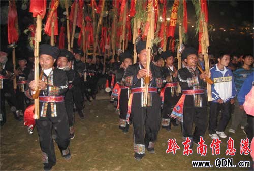 ��ɽ���vҹ���������g�˳�(�D)