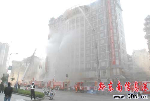 �����e��