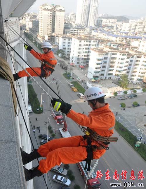 �����e��