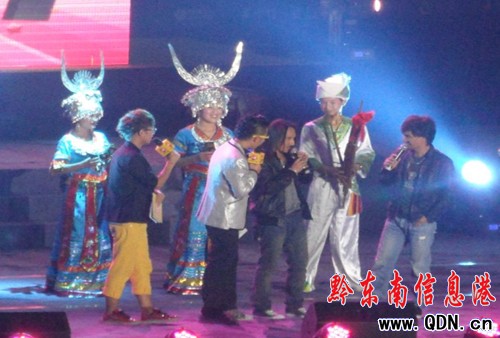 “動力火車”開進凱里 歌友會迷倒萬人(圖)