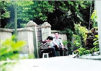 ��h���ӱ�ָ���ڵؽ���������������Ů(�D)