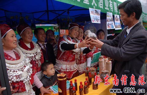 ǭ�|�����B��ɫ�r�aƷչ�N��ӄP���e��(�M�D)