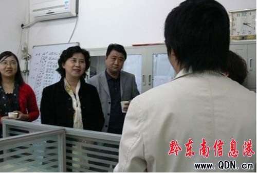 ���˴�ί�������{�нM���Ž��h�{��