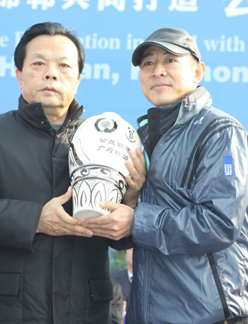 ���B�������c�������L���󽡻�ٛ�YƷ