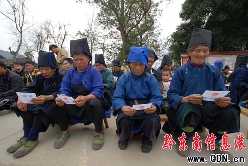 丹寨:苗寨直選當(dāng)家人(組圖)