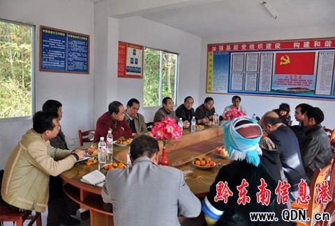 凱里公路局回訪老寨獻(xiàn)愛心(組圖)