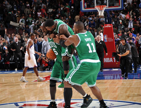 加內特空中接力準絕殺 綠軍險勝76人獲九連勝