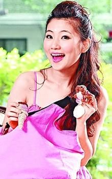 Selina已開始進行復(fù)健練習(xí) 樂觀面對手臂水泡