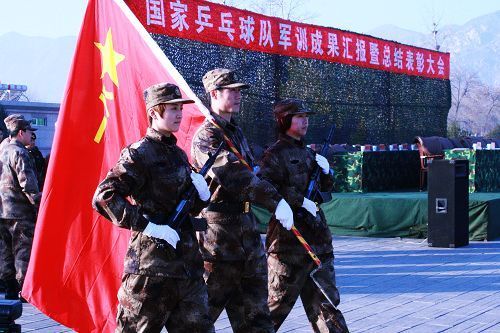 國乒軍訓匯演男隊輸女隊 誓言吃苦耐勞戰倫敦