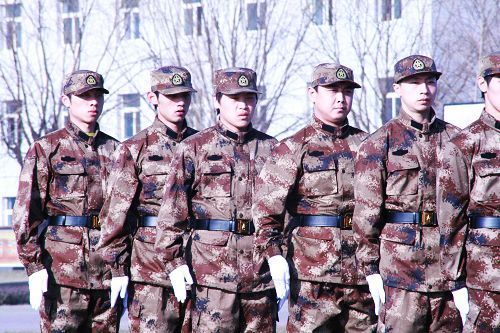 國乒軍訓匯演男隊輸女隊 誓言吃苦耐勞戰倫敦