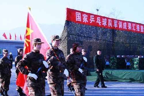 國乒軍訓匯演男隊輸女隊 誓言吃苦耐勞戰倫敦