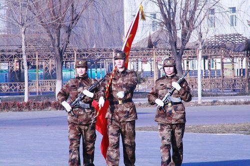 國乒軍訓匯演男隊輸女隊 誓言吃苦耐勞戰倫敦