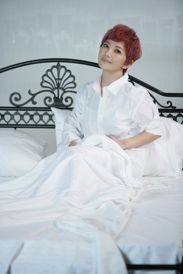 梁靜茹拍攝新歌MV 破天荒獻出生平首次“床戲”