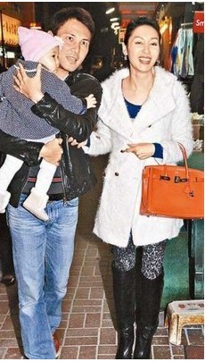 郭可盈一家外出過節 其樂融融不受緋聞影響(圖)