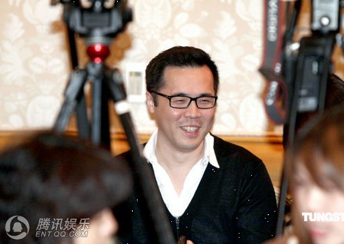 梁靜茹發新碟老公現身 回應與蔡依林撞襪